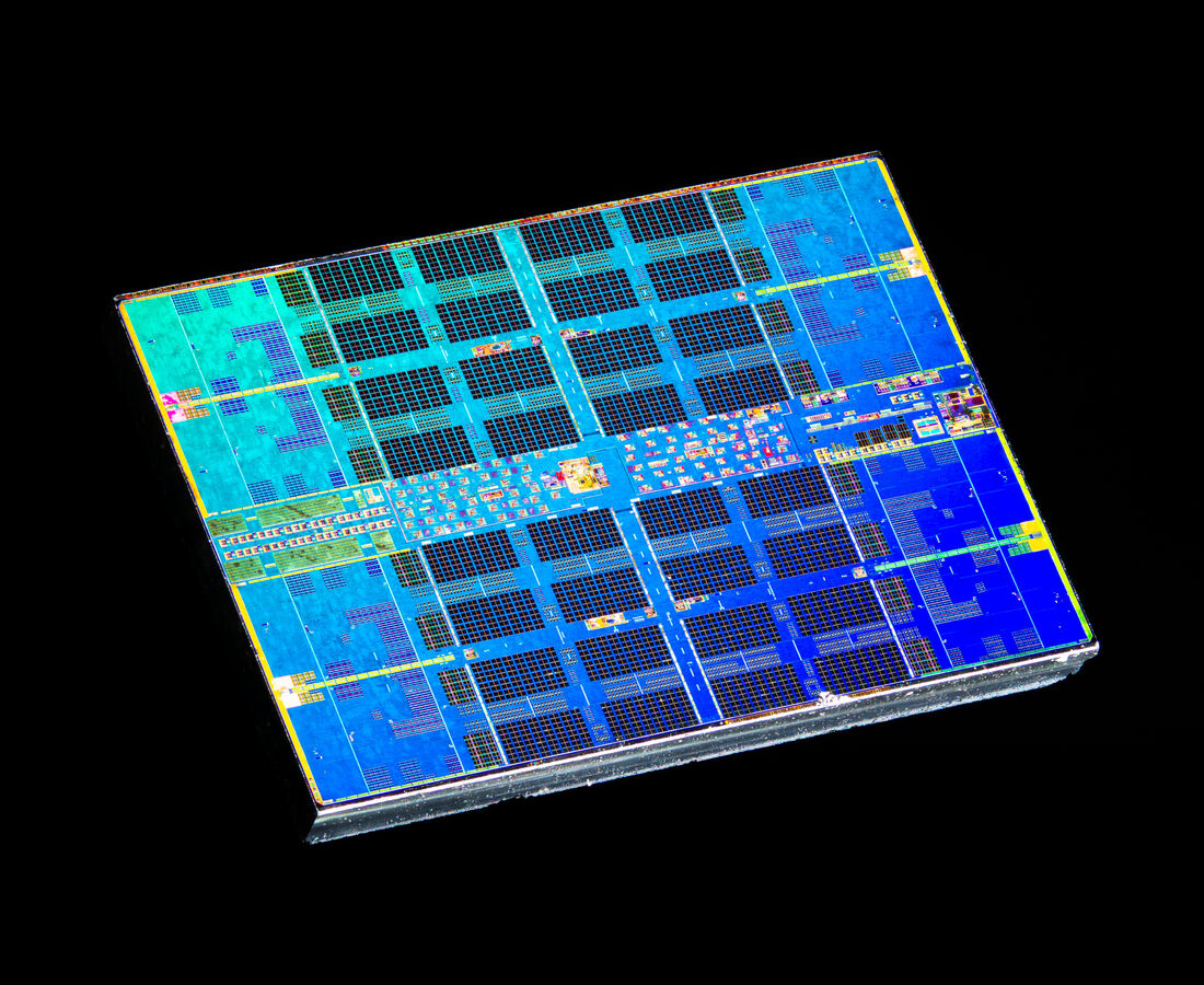Die photograph of a 7 nm processor core (crop)